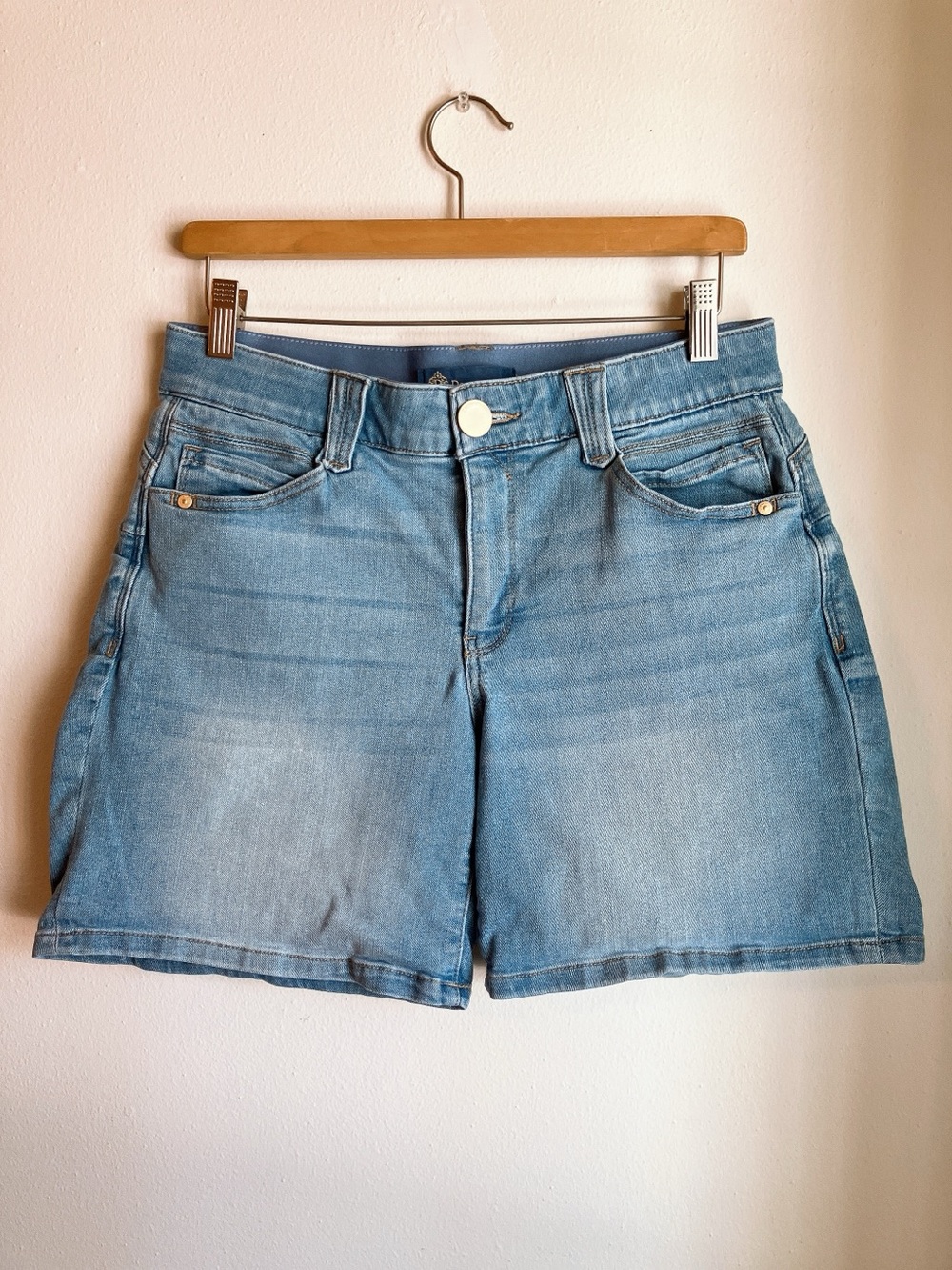 Democracy High-Rise Absolution Cuffed Denim Jean Shorts Medium Size 8 - Picture 2 of 9